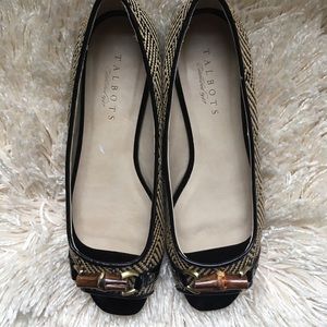 Talbots size 7,5 beige & black leather peep toe flats